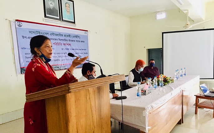 Ms. kohinoor Yeasmin, CEO Tarango delivering her speech an Inception workshop of the project Promoting Environment Friendly & Specialized Loom Products held on 19th Sept' 2021 at Tangail